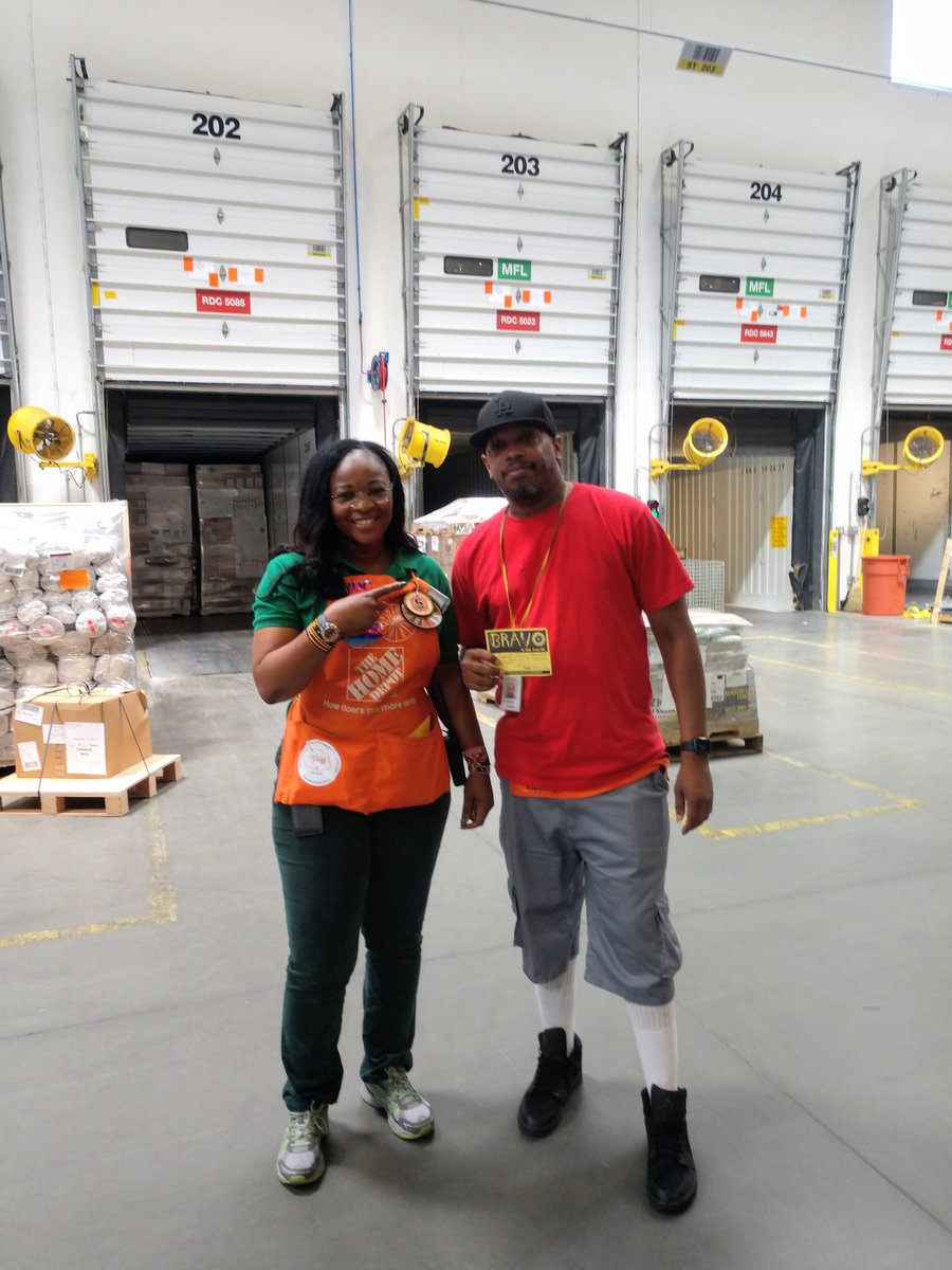 Reggie being celebrated for helping across keys!!! <a href="/MuhaliaC/">Cecylia Muhalia</a>