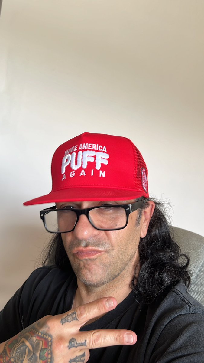 PufftheParrot's tweet photo. Puff says Make America Puff Again. https://t.co/HUDtwOIVqy