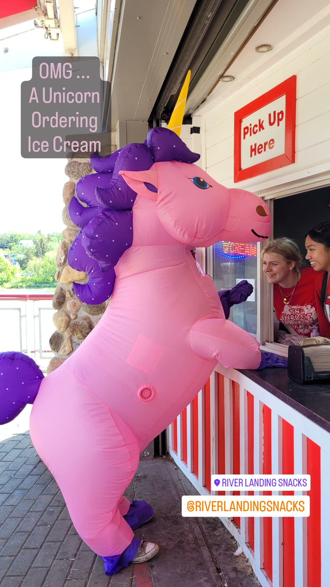 Lylestyle81's tweet photo. Not only did i never thought that I'd ever see a Unicorn, but but i saw one ordering and eating, Unicorn Ice Cream !! This heat must be getting to me 🤣🤣
#yxeeats #yxeliving #yxelocal #yxebusiness #exploresask #icecream #unicorn #craziness #greatfood #supportlocal #outforawalk https://t.co/baj5yl2Rwc