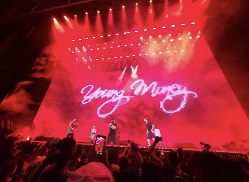 DrakeDirect's tweet photo. YOUNG MONEY https://t.co/SQPr6tAVe4