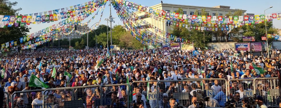Dün Amed bugün İstanbul Türkiye halklarına çözümün yolunu gösterdi…
#ÇözümBizde Çözüm HDP’de!
#ÇareserîEmin 
@HDPAMED21 @HDPistanbul