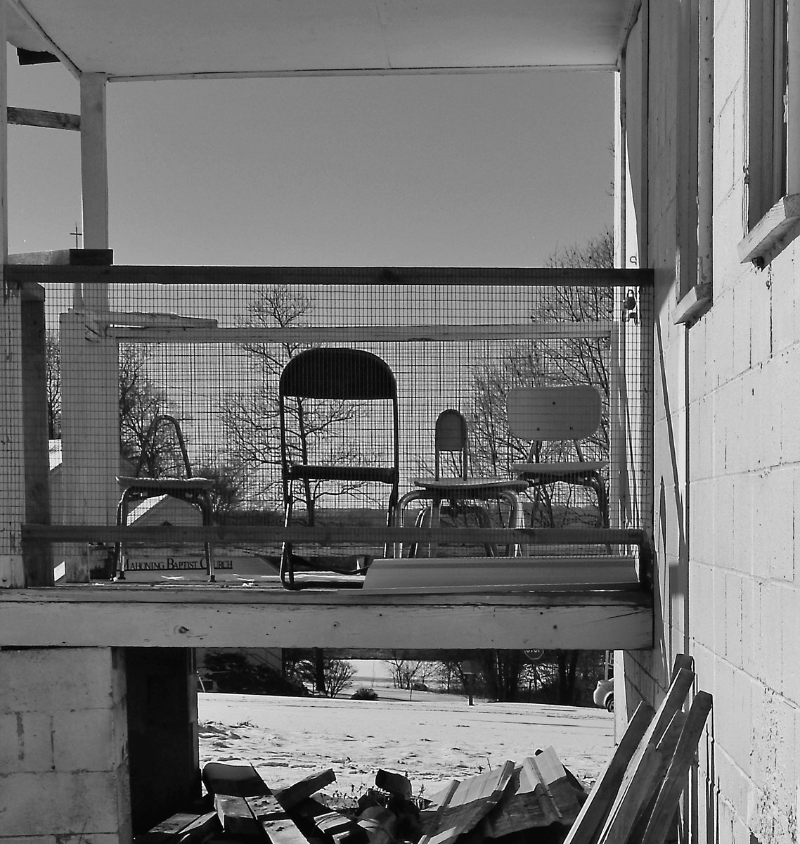 Jedbird77's tweet photo. #highschoolthots #highschool #Philosophy #LifeLessons #LifesTooShort #puzzles Felt like an outside, relegated to the porch - an observer from another culture or outer space...ππ¨βππ§βπβοΈππ https://t.co/vGTnZeaptL