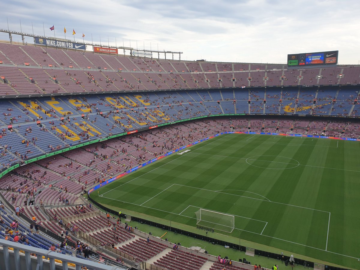 Mara2108698409's tweet photo. Acabamos de cumplir un sueño 🤩🤩 @Eva_Duis
Estamos en el Spotify Camp Nou https://t.co/O8ui9DlZsi
