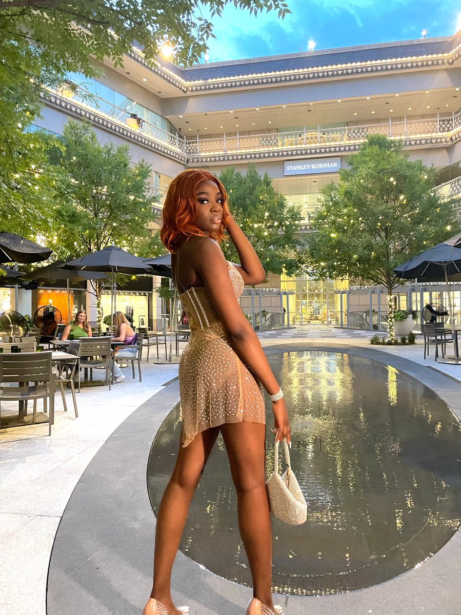 chidera_an's tweet photo. Big Leo energy ♌️ happy birthday to me again!💕 https://t.co/iCJlfIRqKh