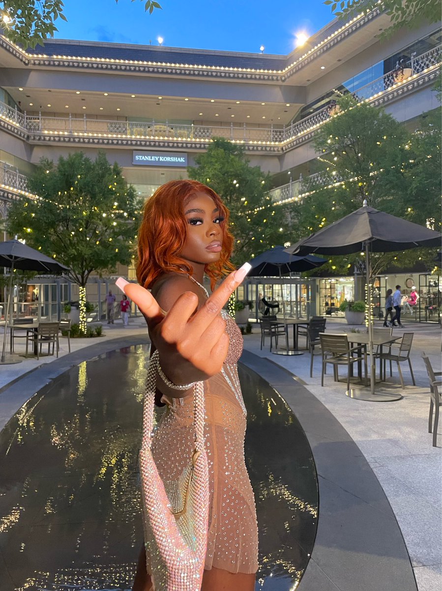 chidera_an's tweet photo. Big Leo energy ♌️ happy birthday to me again!💕 https://t.co/iCJlfIRqKh