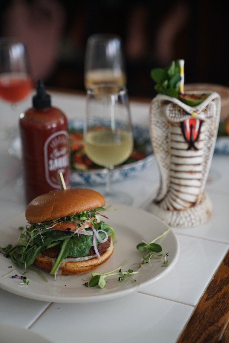 falafel burger for lunch with #partidacreus wine and some #tiki cocktails