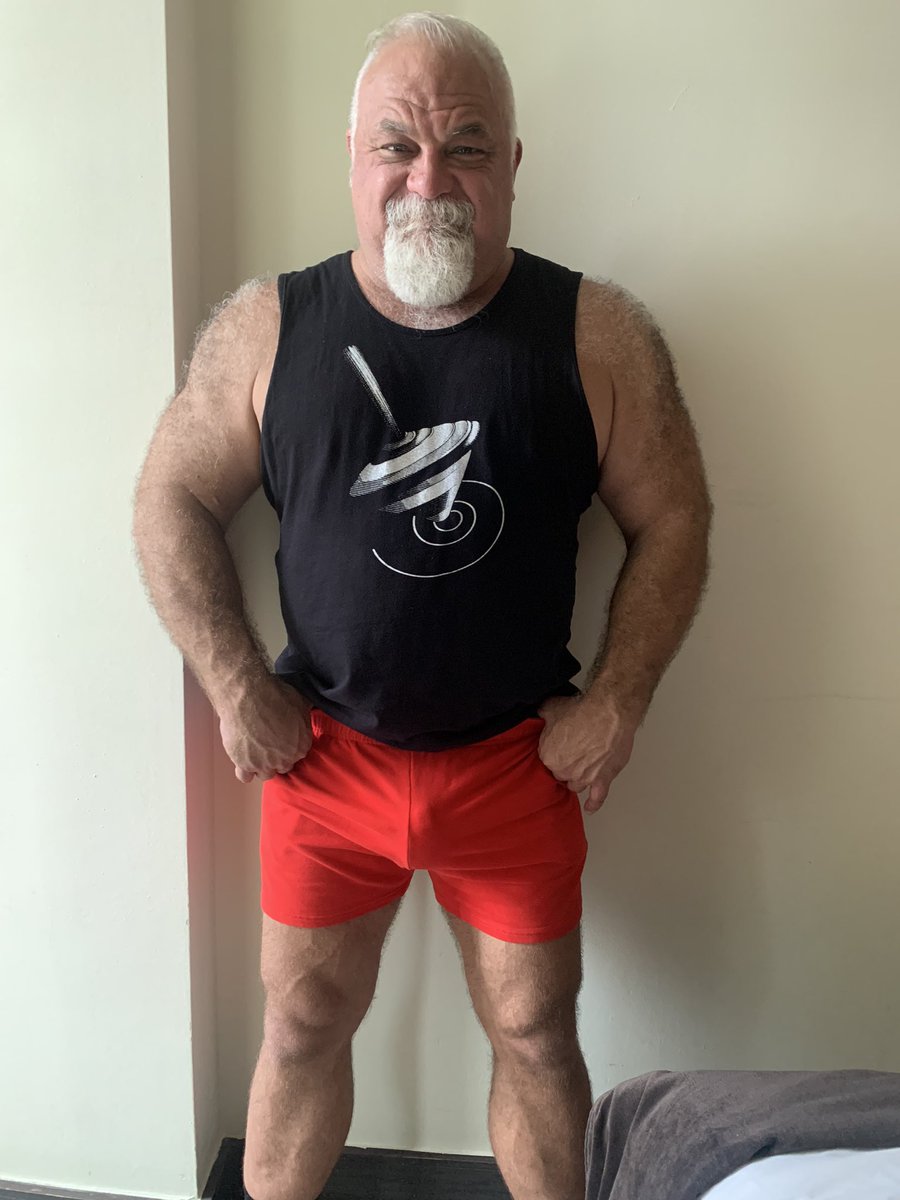 Grey Musclebear on Twitter: "Pool and gym pics."