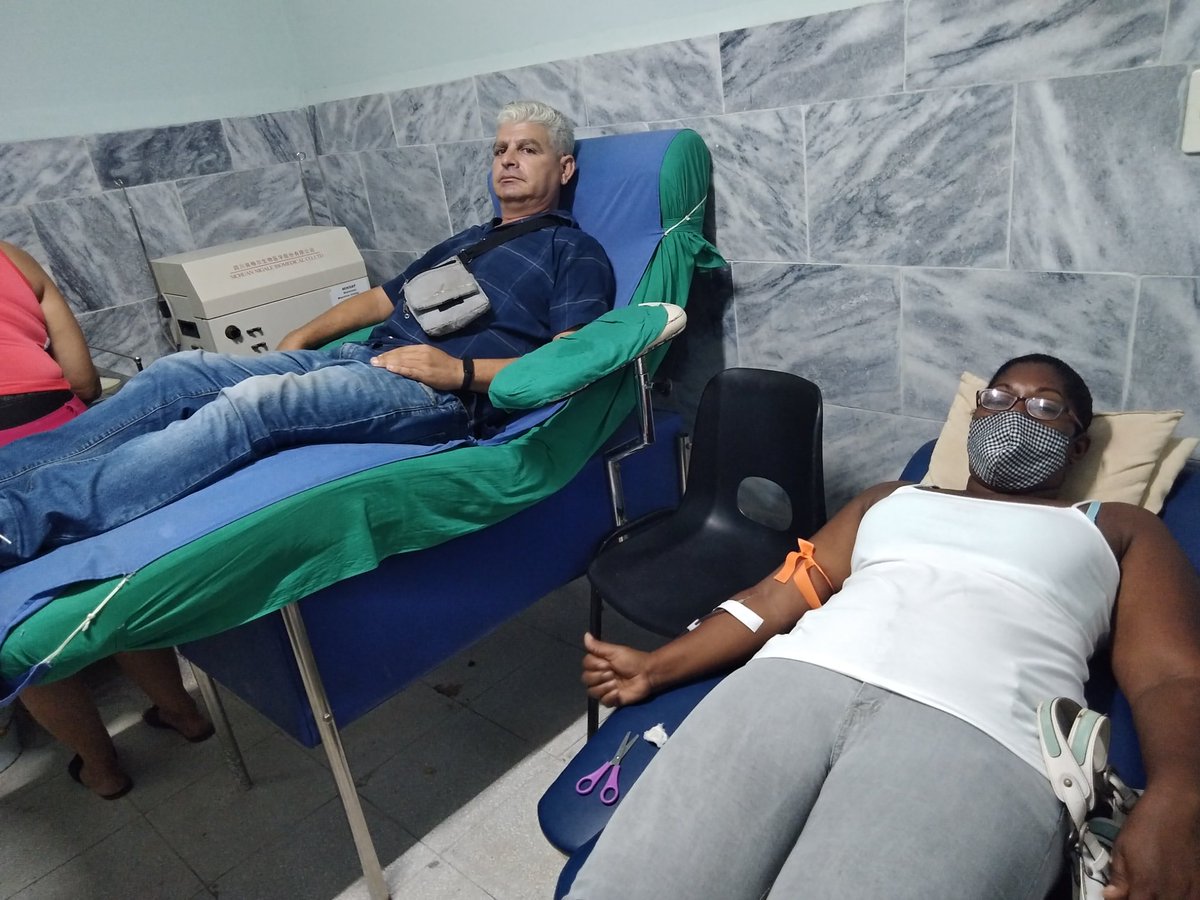 DrLazaroSuarezi's tweet photo. Jornada de amor  y solidaridad del pueblo colombino en Banco de Sangre https://t.co/Vogyfyjczn compartimos nuestro pan, alegrías , tristezas y victorias , compartimos también nuestra Sangre. #FuerzaMatanzas ,#MatanzasPorlaSalud ,#ColombinosEnVictoria https://t.co/HMKVrKDRev