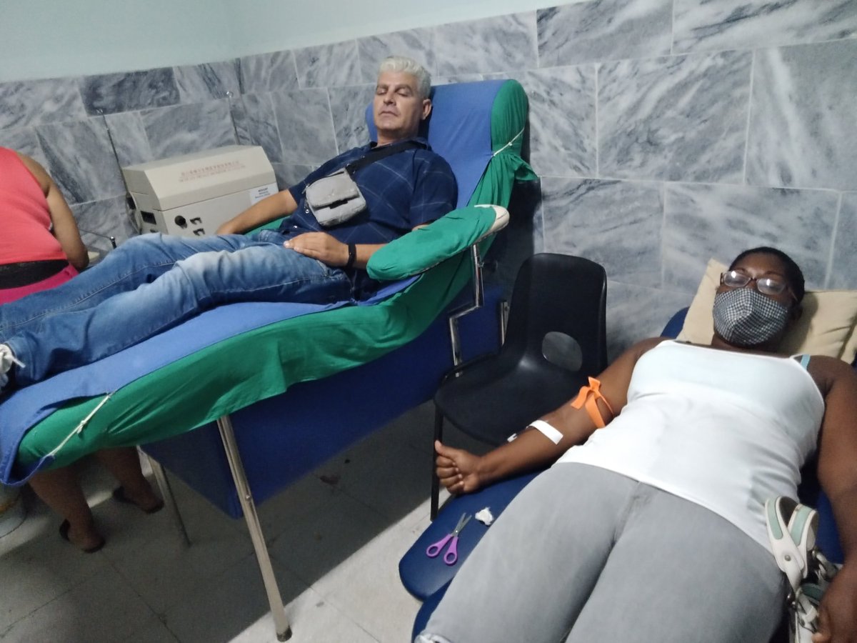 DrLazaroSuarezi's tweet photo. Jornada de amor  y solidaridad del pueblo colombino en Banco de Sangre https://t.co/Vogyfyjczn compartimos nuestro pan, alegrías , tristezas y victorias , compartimos también nuestra Sangre. #FuerzaMatanzas ,#MatanzasPorlaSalud ,#ColombinosEnVictoria https://t.co/HMKVrKDRev