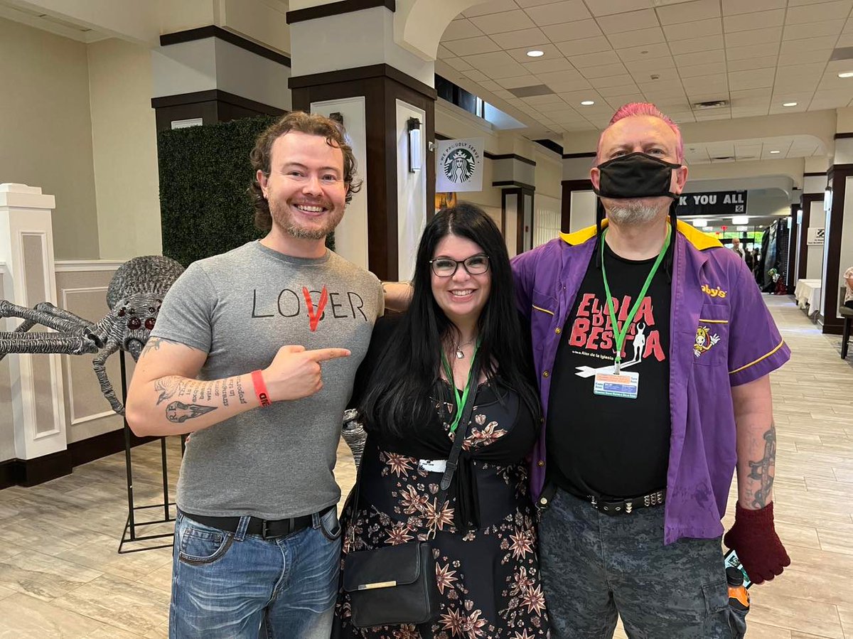 bnelsonauthor's tweet photo. HWA: West Virginia (@WVHWA) representing at Scares That Care! Loved getting to see @MegargeeJeremy and @PaulLubaczewski! https://t.co/GKiPrWydn5
