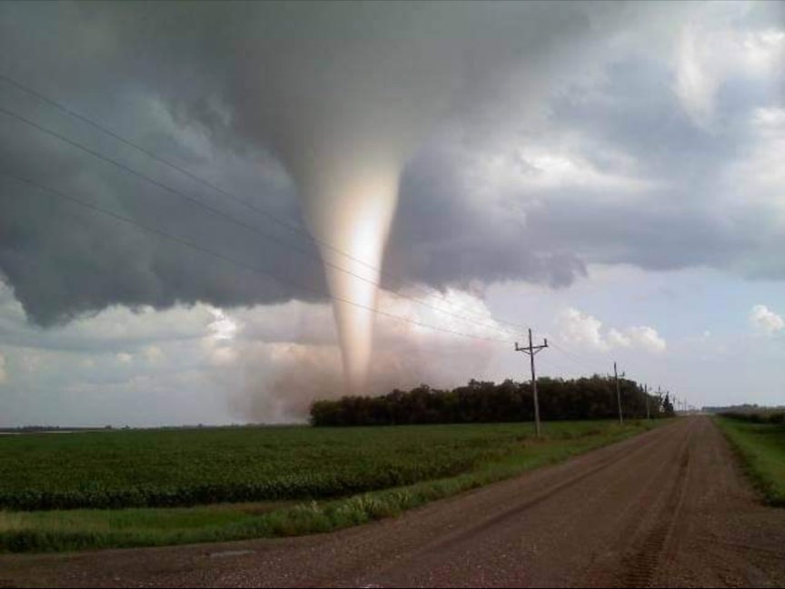 August 7, 2010:

The twelfth violent tornado of 2010 struck on the North Dakota-Minnesota border near Tyler. Rated as a low-end EF4, the twister flattened several farm buildings, threw a pickup truck a half mile, and scoured a sugar beet field.

#wxhistory https://t.co/iBqurUHYFO