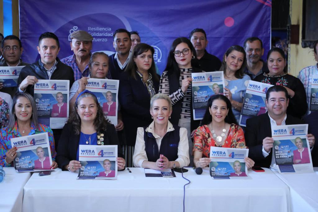 VeroVAcarpediem's tweet photo. 🇲🇽 Si pudiera resumir en 4 palabras la labor de la @WeraReynoso serían: esfuerzo, solidaridad, compromiso y responsabilidad.
4to informe ejes esenciales:
👨👩👧👦 Familia
💰 Economía
🩺 Salud
🤝 Participación ciudadana
#ActitudGuanajuato #Informaton #InformeLegislativo 💪🏻🇲🇽💙💜 https://t.co/bVxDQP9GKA
