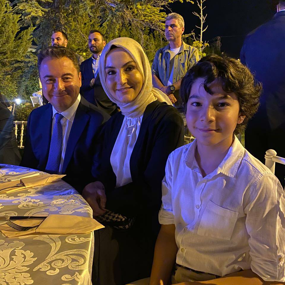 devanocontext's tweet photo. 26 tane yerimden bıçaklandığım o fotoğraf... https://t.co/olc2f1ZSNf