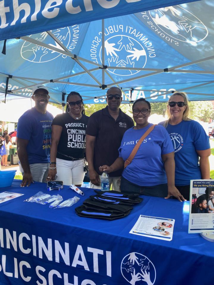 Principalnerd1's tweet photo. CPS HR Talent team representing and recruiting in Washington Park! #iamcps #backtoschoolcookout #HRQueen #KRHR https://t.co/HbMmbysPsT