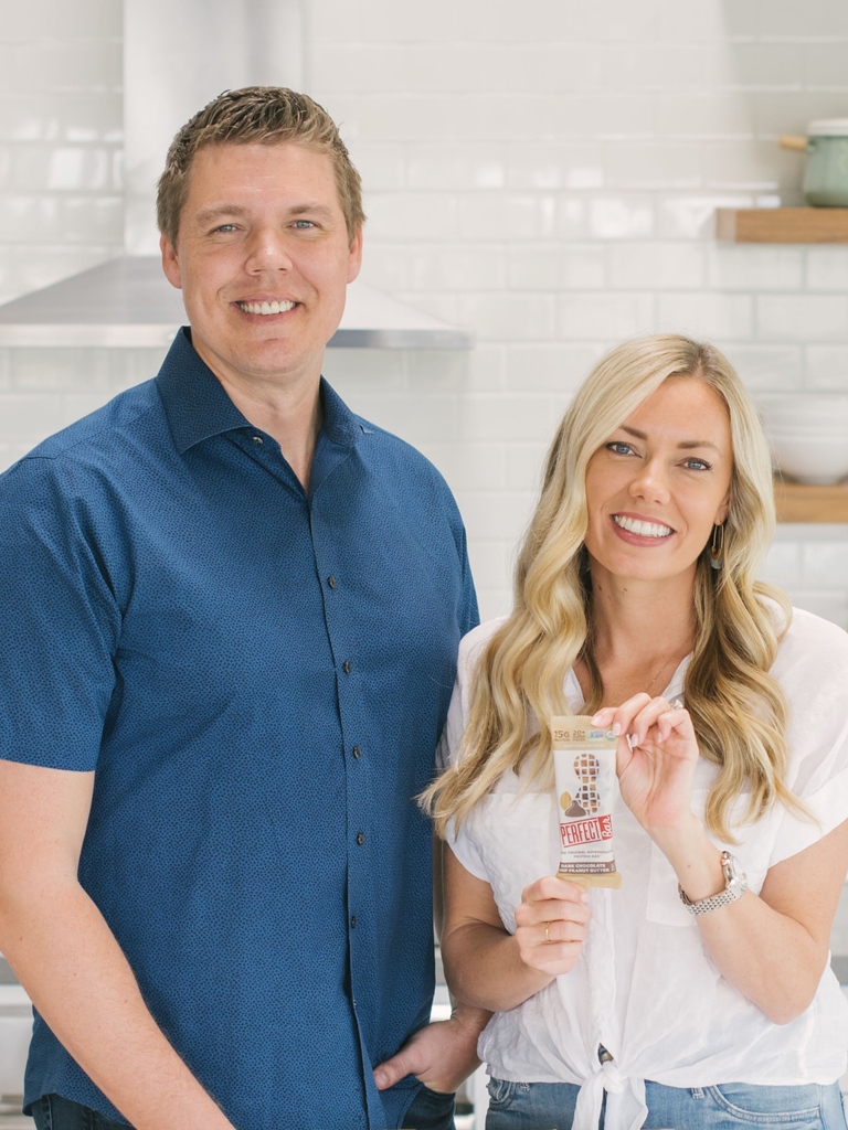 perfectbar's tweet photo. Happy #AmericanFamilyDay! From selling #PerfectBar as kids to sharing our family recipe with the world, we couldn’t have gotten here without your continued support — THANK YOU for being a part of our big, nutty family! ❤️ #itsjustperfect https://t.co/w414uZJkY3