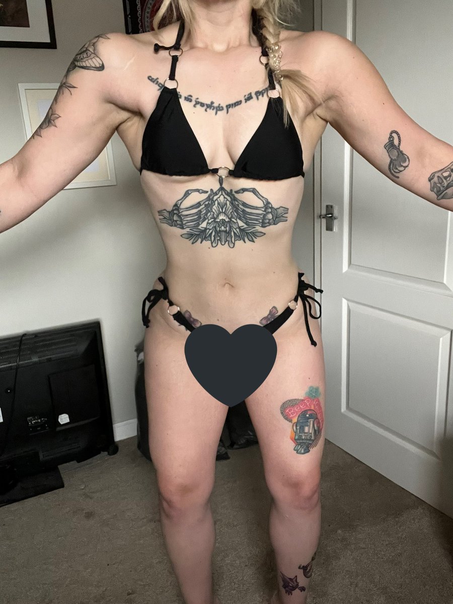 julietronica's tweet photo. Final check in physique for the shoot on Tuesday. We are READY 🤌 and I am ready for a burger 🥴 #fitnessprep #fitness #gymgirl https://t.co/mXDfEew7hi