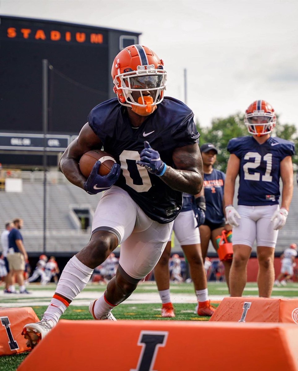 goatmccray5's tweet photo. Illini Nation〰️ https://t.co/HBVlgtIWst