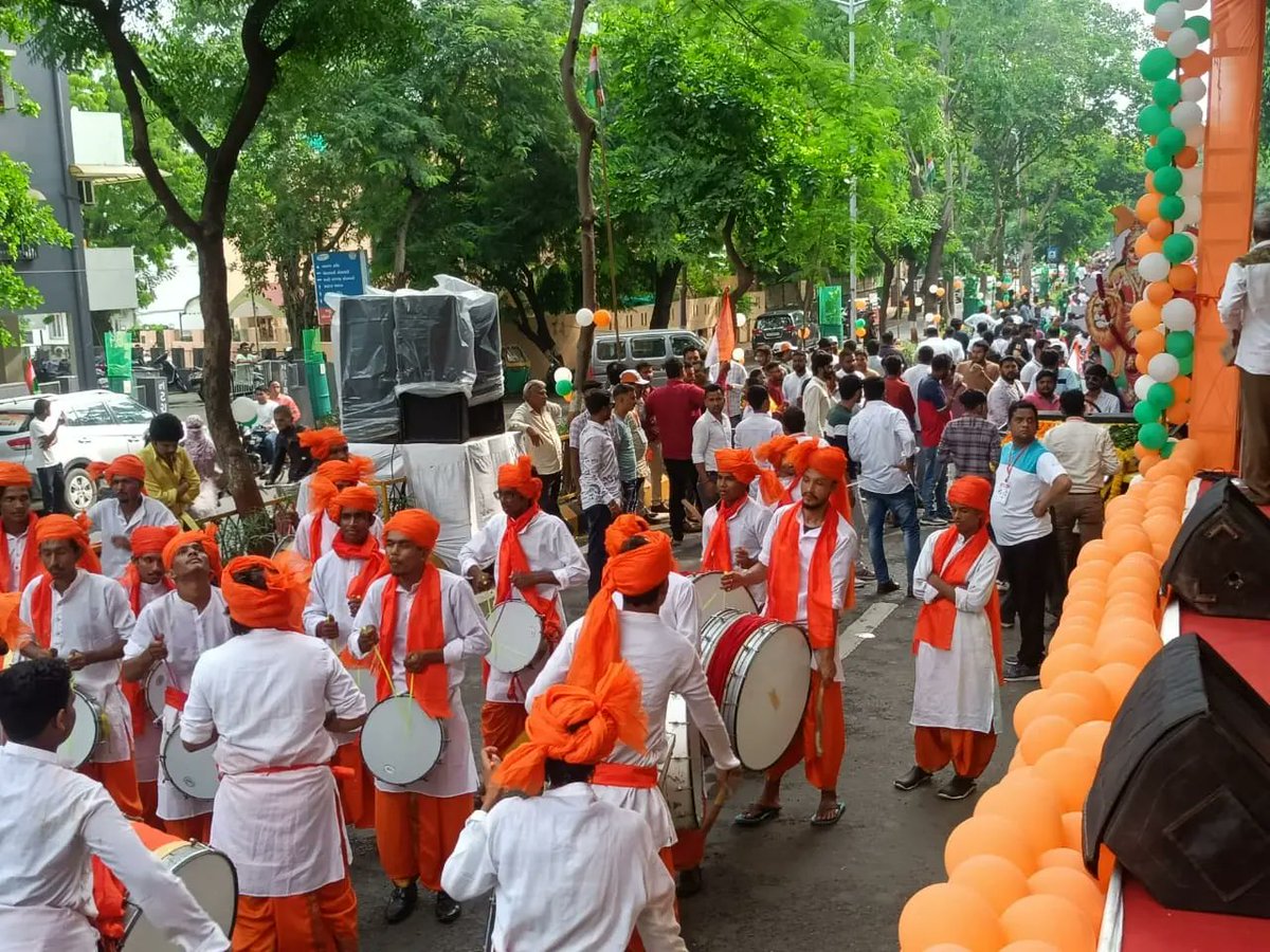imayurmpatel's tweet photo. Glimpses of ✌️#BJYMTirangaYatra 🏍️

#HarGharTiranga https://t.co/aF0Cswh8L6