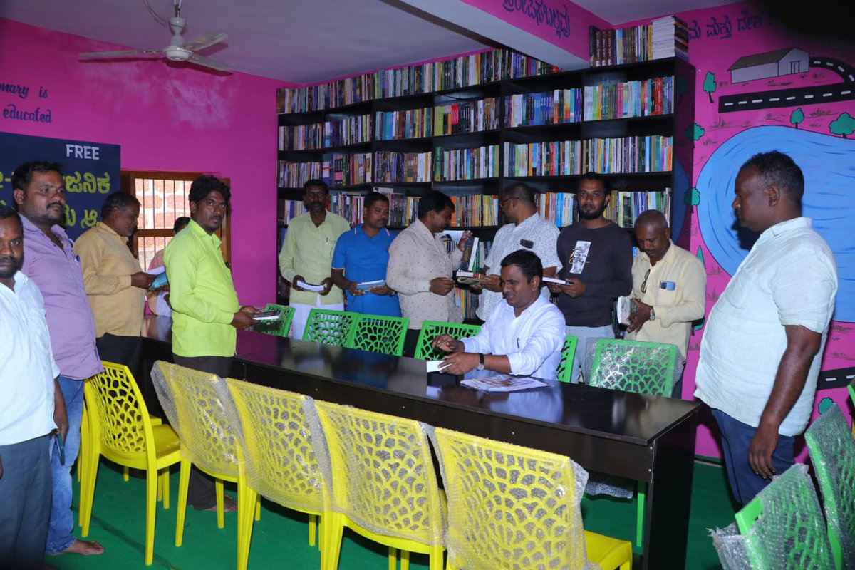 sharathpdo's tweet photo. @readingkafka ,@shilpa_nag Respected madam beacon and digital library ready to inaugurate &amp; serve young students and aspirants also Har Ghar Tiranga abhiyaan wall painting..@ GP ALIYABAD BIDAR  
SHARATHKUMAR PDO. https://t.co/cnmBrWUM1j