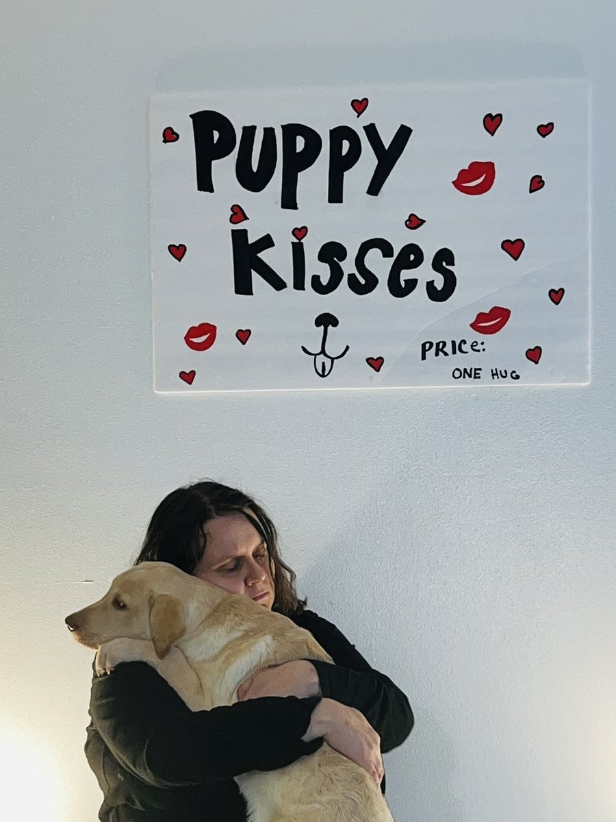 CometsMamma's tweet photo. @GISH #item69 yes this was actually an outtake he wouldn’t kiss but I guess I was paying the one hug fee https://t.co/AezHhddlay