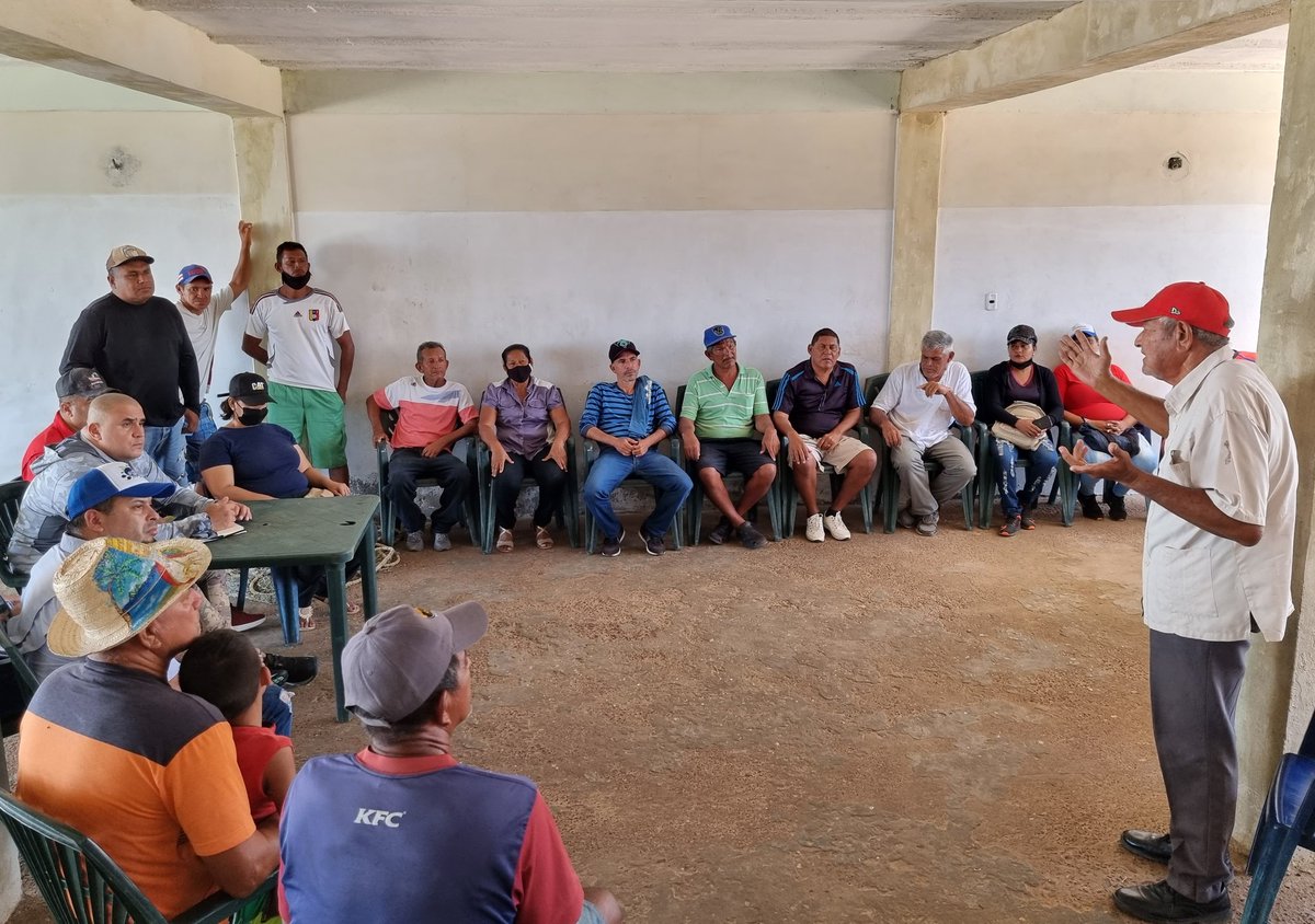 Minpescave2's tweet photo. #Ahora | Este gobierno es del Poder Popular, de puertas abiertas y trabajo mancomunado, como lo ha instruido el pdte @NicolasMaduro, por ello estamos en Isla de Coche, #NuevaEsparta, en asamblea con pescador@s, mano a mano, atendiendo y resolviendo.
#RefuerzaTuVacuna
@Jcloyo https://t.co/KLa9xkGKQw