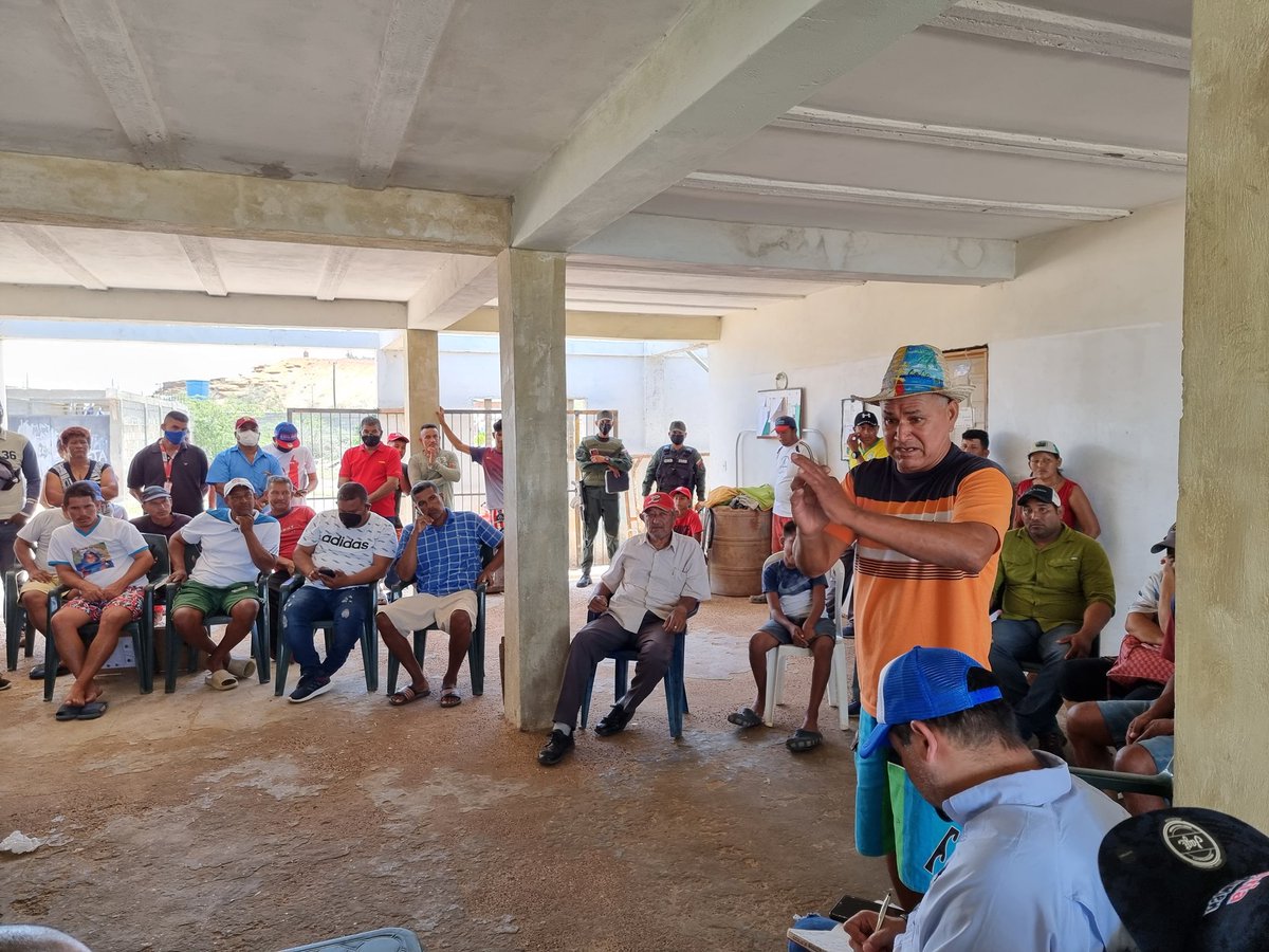 Minpescave2's tweet photo. #Ahora | Este gobierno es del Poder Popular, de puertas abiertas y trabajo mancomunado, como lo ha instruido el pdte @NicolasMaduro, por ello estamos en Isla de Coche, #NuevaEsparta, en asamblea con pescador@s, mano a mano, atendiendo y resolviendo.
#RefuerzaTuVacuna
@Jcloyo https://t.co/KLa9xkGKQw