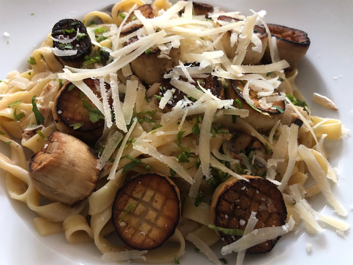 Tagliatelle/ Knobi-Zitronen-Öl/ Pilz-Scallops