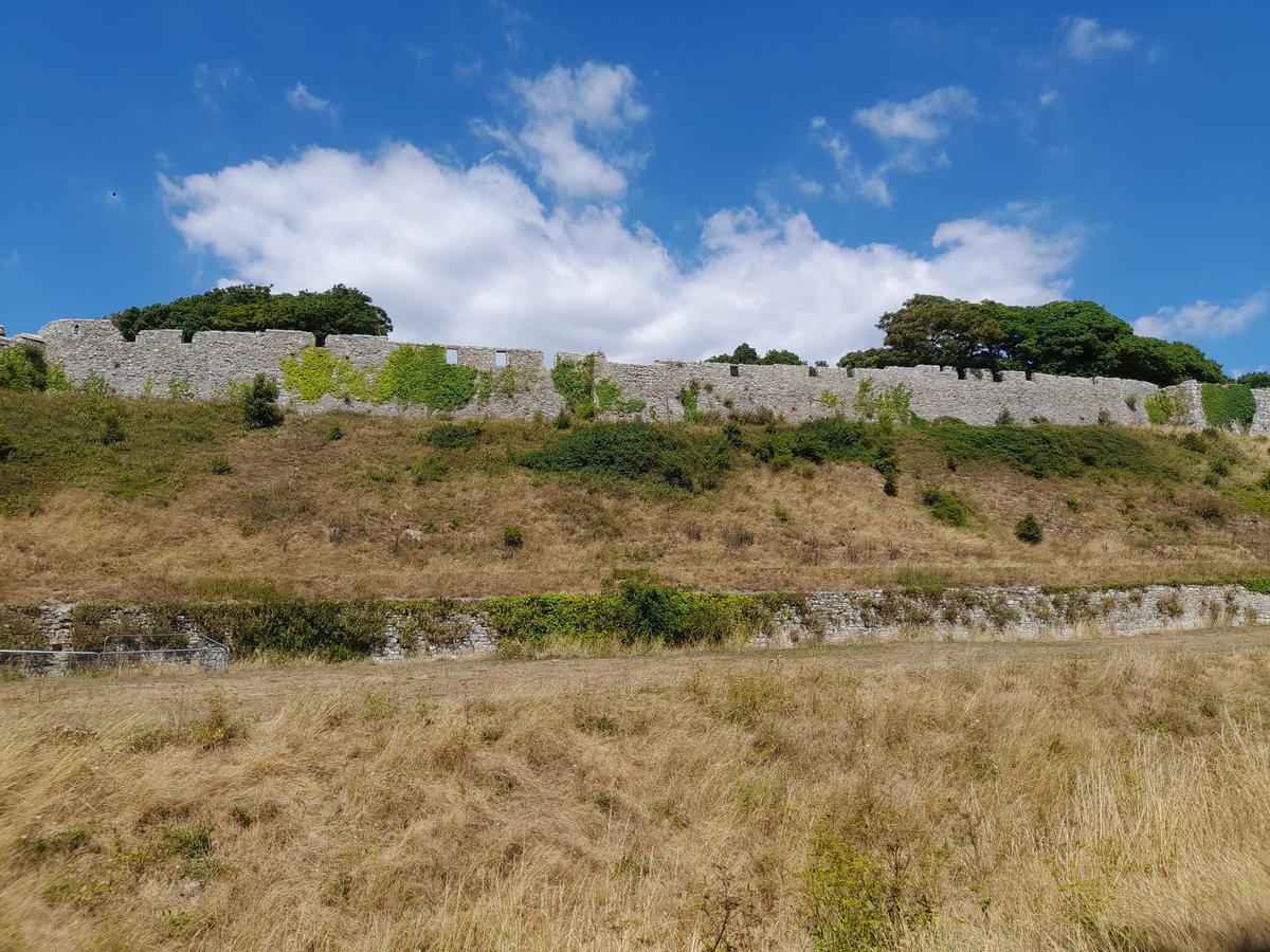 Just been listening to a podcast with <a href="/lottiecgross/">Lottie Gross</a> so great to find out about more dog friendly places to visit
 This weekend we have been in the IOW @EHCarisbrooke &amp; <a href="/TheGarlicFarm/">The Garlic Farm</a> both very dog friendly. So important to us to include our furbaby on our holiday adventures 🐾❤