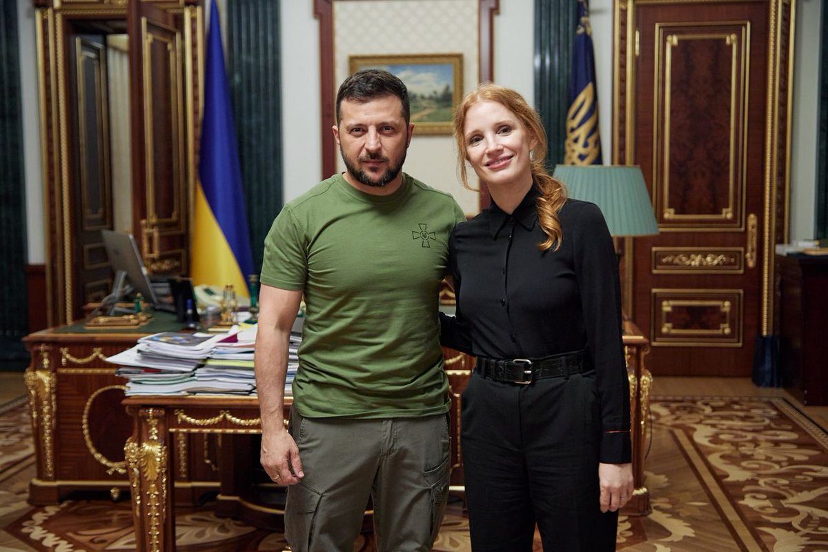 KyivPost's tweet photo. American actress @jes_chastain  Chastain is visiting #Kyiv to support embattled #Ukraine. During the visit, she met with Ukraine's President @ZelenskyyUa #StandWithUkraine https://t.co/19eqSIrQtG