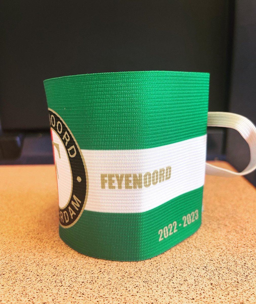Fverzameling's tweet photo. Gedragen en ondersteboven gesigneerde aanvoerdersband van de Kale Kletserrrttt #feyenoord #vitfey #gernottrauner #feyenoordrotterdam @FRFC1908 @DeFeijenoorder @Feyenoord @feyenoordsupnl https://t.co/hTL1eNNMOS