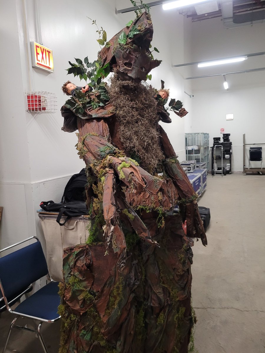 cross_gabrielle's tweet photo. Treebeard is made completely out of cardboard and plastic bags...@donttrythis what do you think? https://t.co/iKa16QkOKx