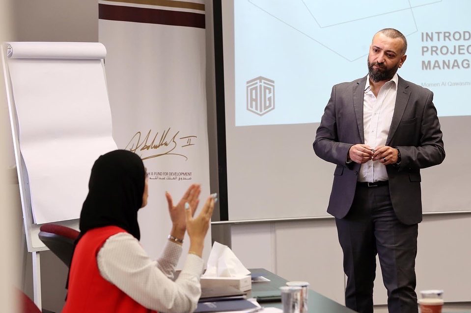 KAAYIAJO's tweet photo. الذكاء العاطفي وإدارة المشاريع، من مواضيع اليوم التدريبي الأول للمتأهلين للمرحلة النهائية من جائزة الملك عبدالله الثاني للإنجاز والإبداع الشبابي 

@KAFDJordan 

#من_الأردن_للشباب_العربي 
#مستمرون_في_تحقيق_التنمية https://t.co/2brDW4zYeE