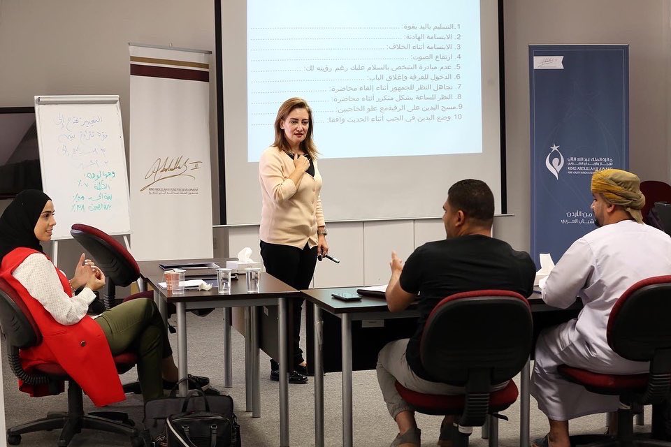 KAAYIAJO's tweet photo. الذكاء العاطفي وإدارة المشاريع، من مواضيع اليوم التدريبي الأول للمتأهلين للمرحلة النهائية من جائزة الملك عبدالله الثاني للإنجاز والإبداع الشبابي 

@KAFDJordan 

#من_الأردن_للشباب_العربي 
#مستمرون_في_تحقيق_التنمية https://t.co/2brDW4zYeE
