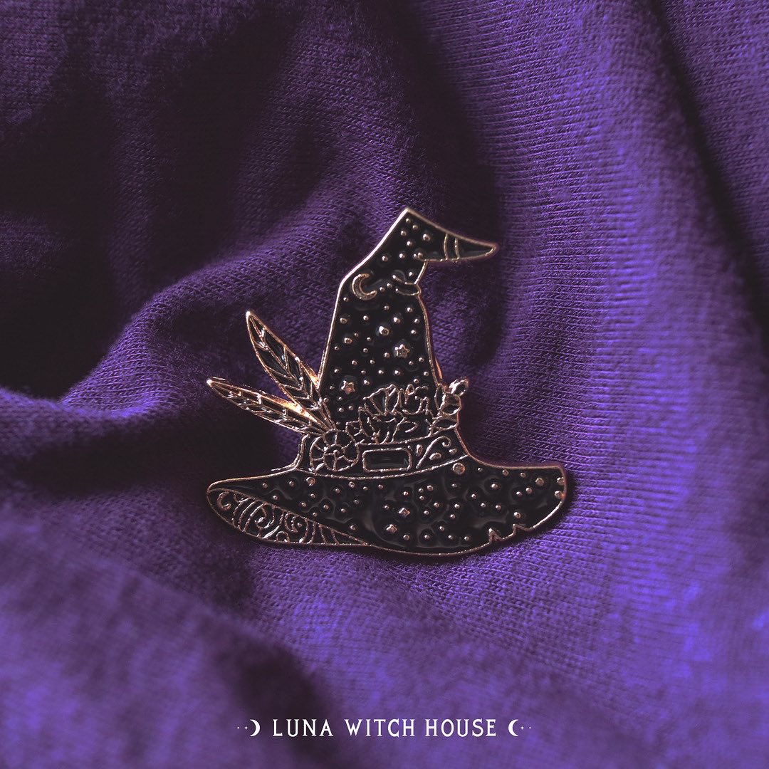 LunaWitchHouse's tweet photo. Just love the new gold coloured pins in the shop π Which one is your favourite? Mine's the sun and moon! βοΈπ
https://t.co/OWuGXh5HED
β β β β β β β β β
#witch #pindisplay #pincreator #pincommunity #enamelpin #witchpin #witchypins #pincollection #witchcraft #witchy #witchtwt https://t.co/fwSNEKcQRq
