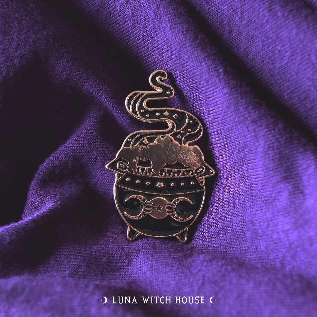 LunaWitchHouse's tweet photo. Just love the new gold coloured pins in the shop π Which one is your favourite? Mine's the sun and moon! βοΈπ
https://t.co/OWuGXh5HED
β β β β β β β β β
#witch #pindisplay #pincreator #pincommunity #enamelpin #witchpin #witchypins #pincollection #witchcraft #witchy #witchtwt https://t.co/fwSNEKcQRq