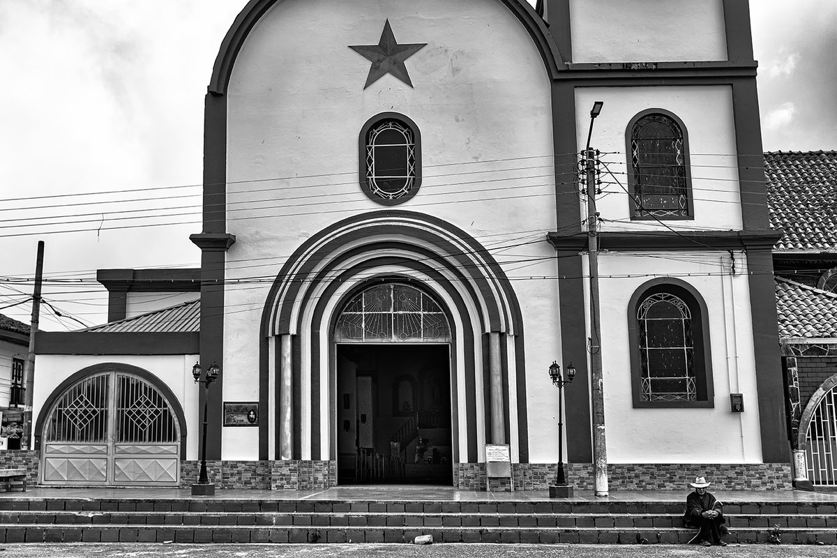 d76us's tweet image. Old man on church steps. 
Murillo, Colombia
Photo © Michael Evans
