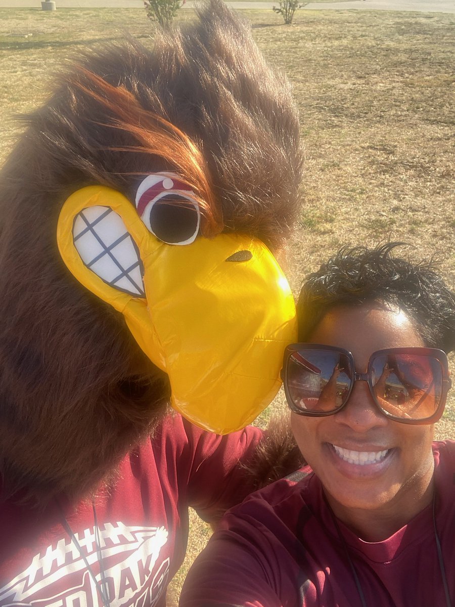 RedOakYFA's tweet photo. Our very own, "Tony the Hawk" was at the #ROISD #BackToSchoolBash this weekend!!!
Thank you for having us! 
What a Blast!! 

Did you get a Picture with Tony?? We would love to see them!!
#HawkPride #ROYFA #RedOakTx #HawkNation #ROYFAhawk #GoFightWin #MascotLife https://t.co/fx2frLAv18