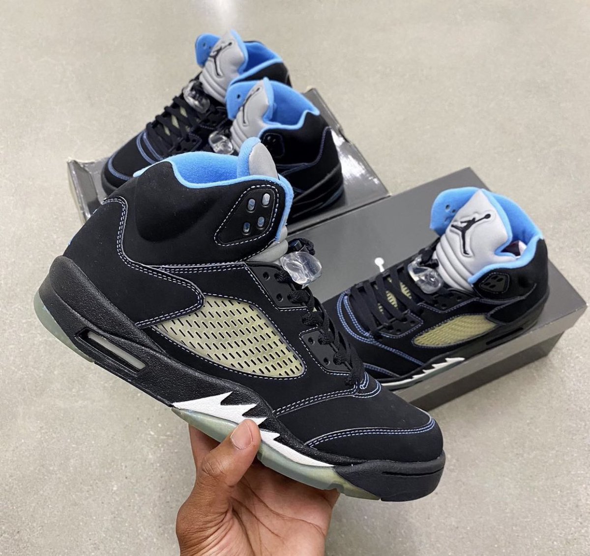 nicekicks's tweet photo. “University Blue/Black” Air Jordan 5 (2006) 🥶 https://t.co/hJvV1N5GAo