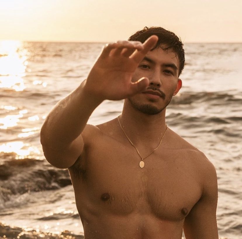 Kristin_BSharp's tweet image. I remember when i first met this man face to face in @itsshaqii live after watching #HelloStrangerTheSeries He is so kind and sweet. He even got me to sing for him ( even thou i was shaking like a leaf and messed up ) but… @tonythesharky I hope you are well and staying safe.