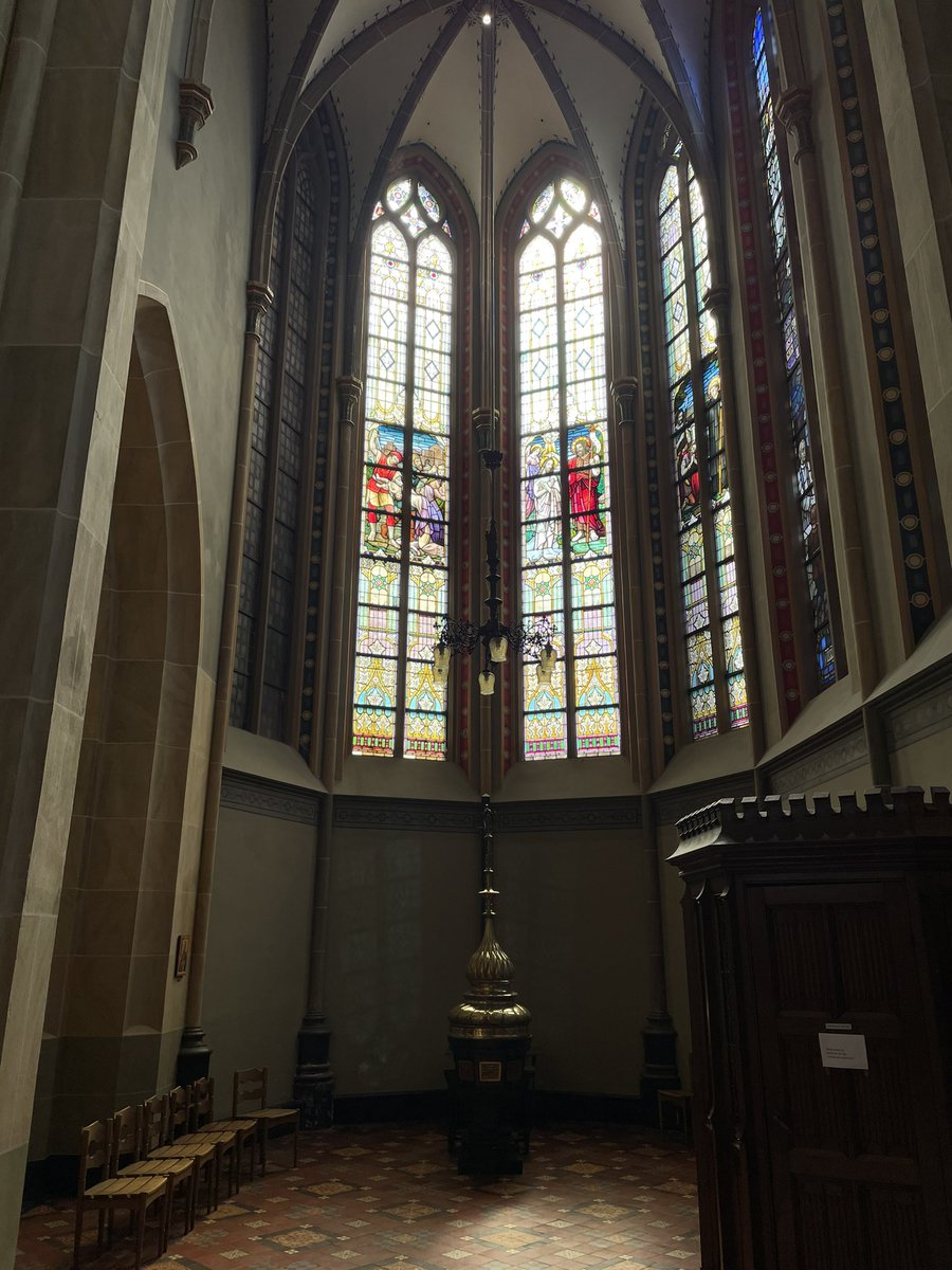 Groenehartstoc1's tweet photo. Dit is de De Sint-#Nicolaasbasiliek in #IJsselstein. De kerk werd tussen 1885 en 1887 gebouwd in neogotische stijl. De basiliek is een #bedevaartplaats door een Mariabeeldje in de kapel. In de zomermaanden is de kerk open voor bezoekers en #pelgrims. https://t.co/2MVk89q8kE