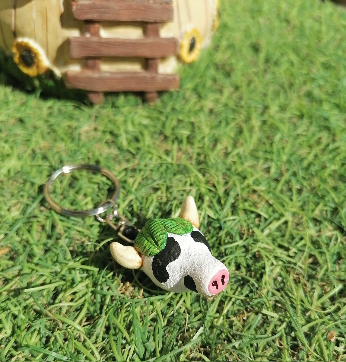 Kapands's tweet photo. Mon mari a une petite boutique Etsy où il vend ses créations, les dernières en date étant des bébés plantes vaches et autres portes clés ! 🐄🌿
N'hésitez pas à venir faire un tour : https://t.co/8OPVfR87sH 🤍 https://t.co/gEZc6R7EiH