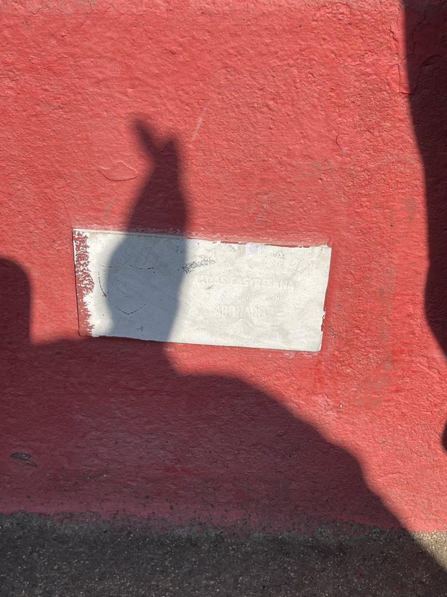 Xause22's tweet image. Que lindo venir a la cancha y tener tu lugar bien señalizado, así los abonados pueden venir tranquilos a la cancha y ocupar su lugar sin problemas. @cuervotinelli @MatiasLammens