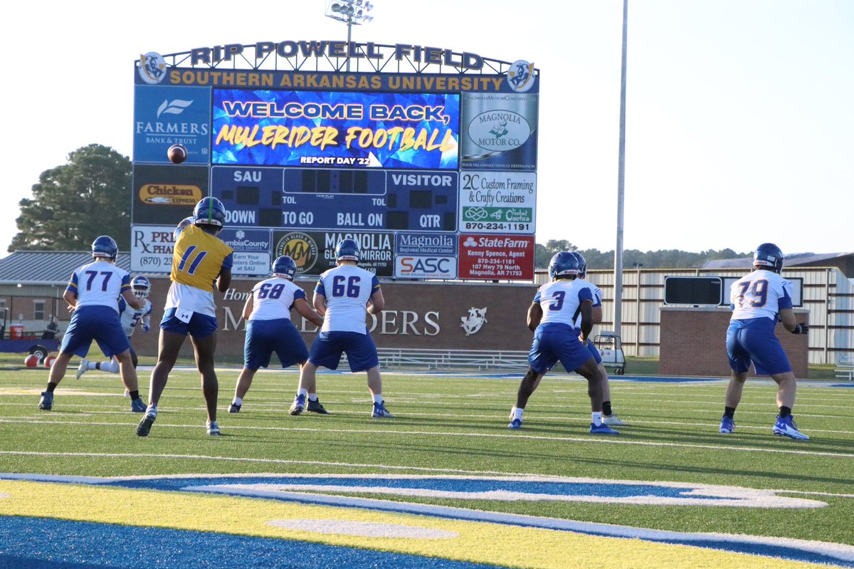 🏈 Practice #️⃣1️⃣ is in the📚

💪🤩 Muleriders took advantage of a great morning to get better in Magnolia‼️

📸➡️ bit.ly/3zFQWXP

#MNM #ArkLaTexU #GoMuleriders