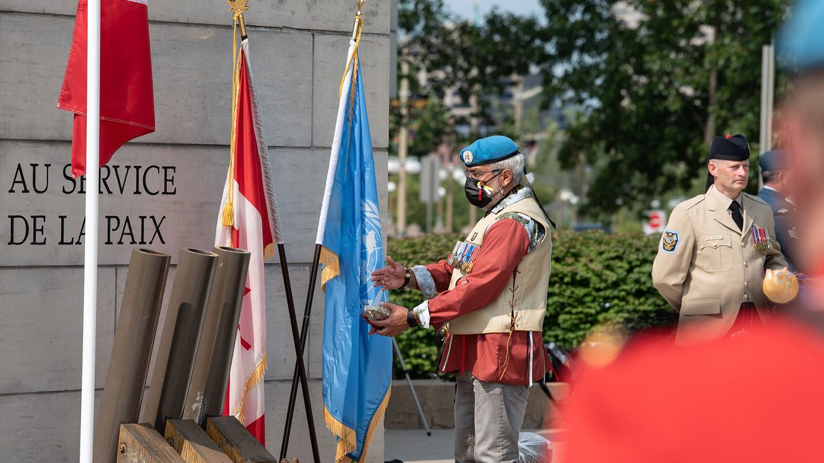rcmpgrcpolice's tweet photo. Every year on the Sunday closest to August 9, Canada marks #NationalPeacekeepersDay with Ceremonies of Remembrance to honour and remember the significant service and sacrifices of all Canadian peacekeepers, including military, police and civilians. https://t.co/XEUNZ3MIVe