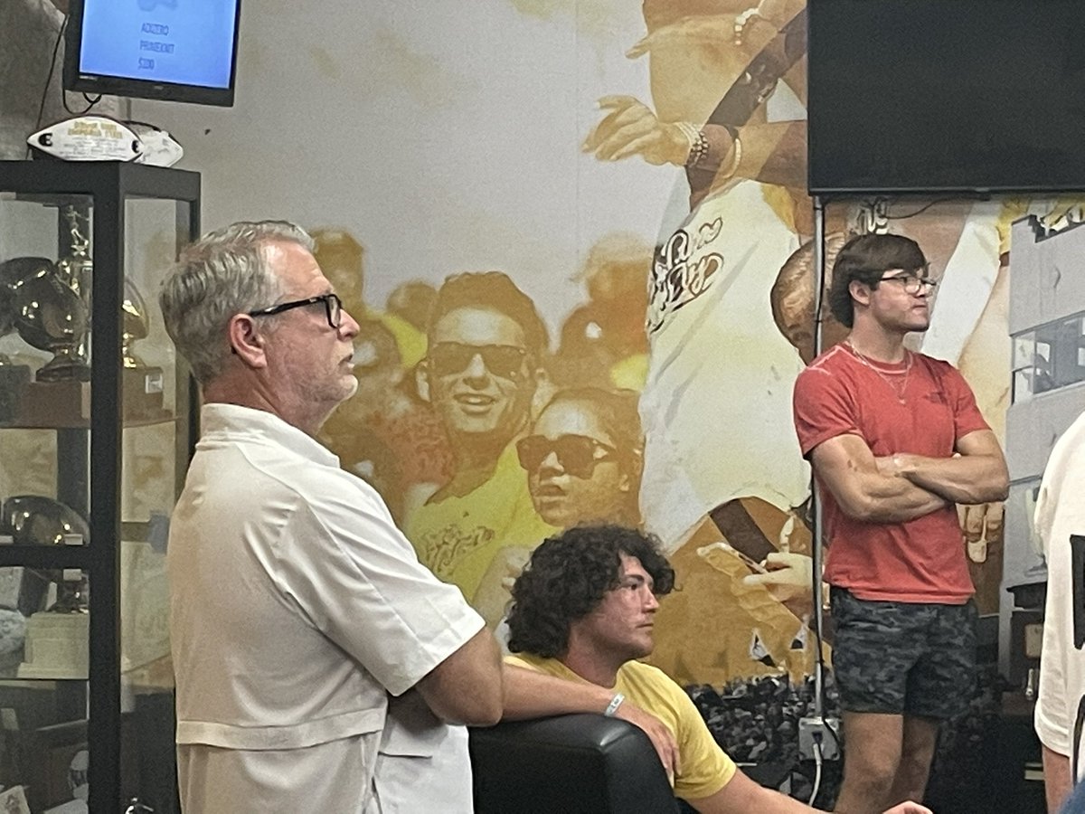 Freshman/newcomers meeting on day one of <a href="/esuhornetsfb/">ESU Hornet Football</a> training camp #StingersUp