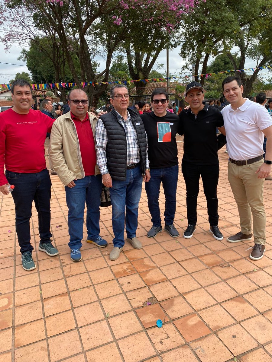 JesusLaraPy's tweet image. 🤩 ¡Qué lindo día pasamos en familia en nuestro querido Zeballos Cué!

📍 La plaza Héroes del Chaco albergó la jornada de #VivíAsunciónEnFamilia que impulsa @AsuncionMuni 

🙌🏼 ¡Muchas gracias a todos los que acompañaron esta hermosa fiesta!

#ZeballosCueAvanza
#JesúsLaraConcejal