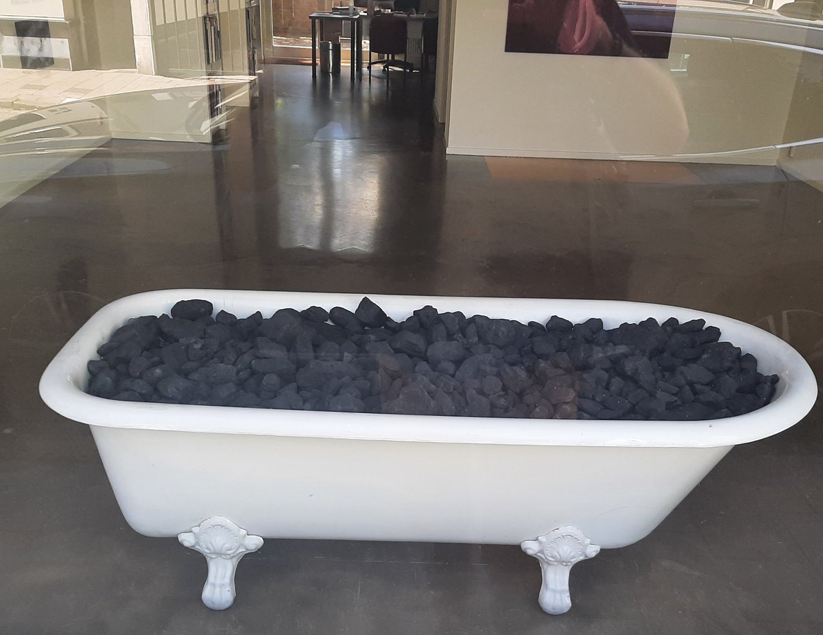 Towar deficytowy ale w jednej z galerii w Hadze można dostać od ręki. O cenę nie miałem odwagi zapytać.