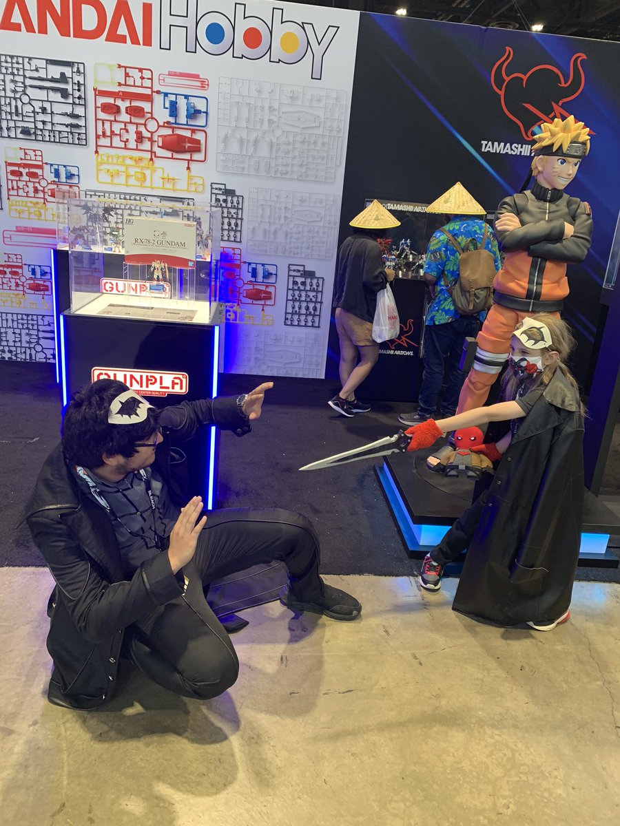 TheNiceWeeb's tweet photo. Just have to say it was a blast going to #C2E22022 this year especially while in cosplay as #joker from persona 5 there i am fighting a little joker https://t.co/ltnPlLYOMM