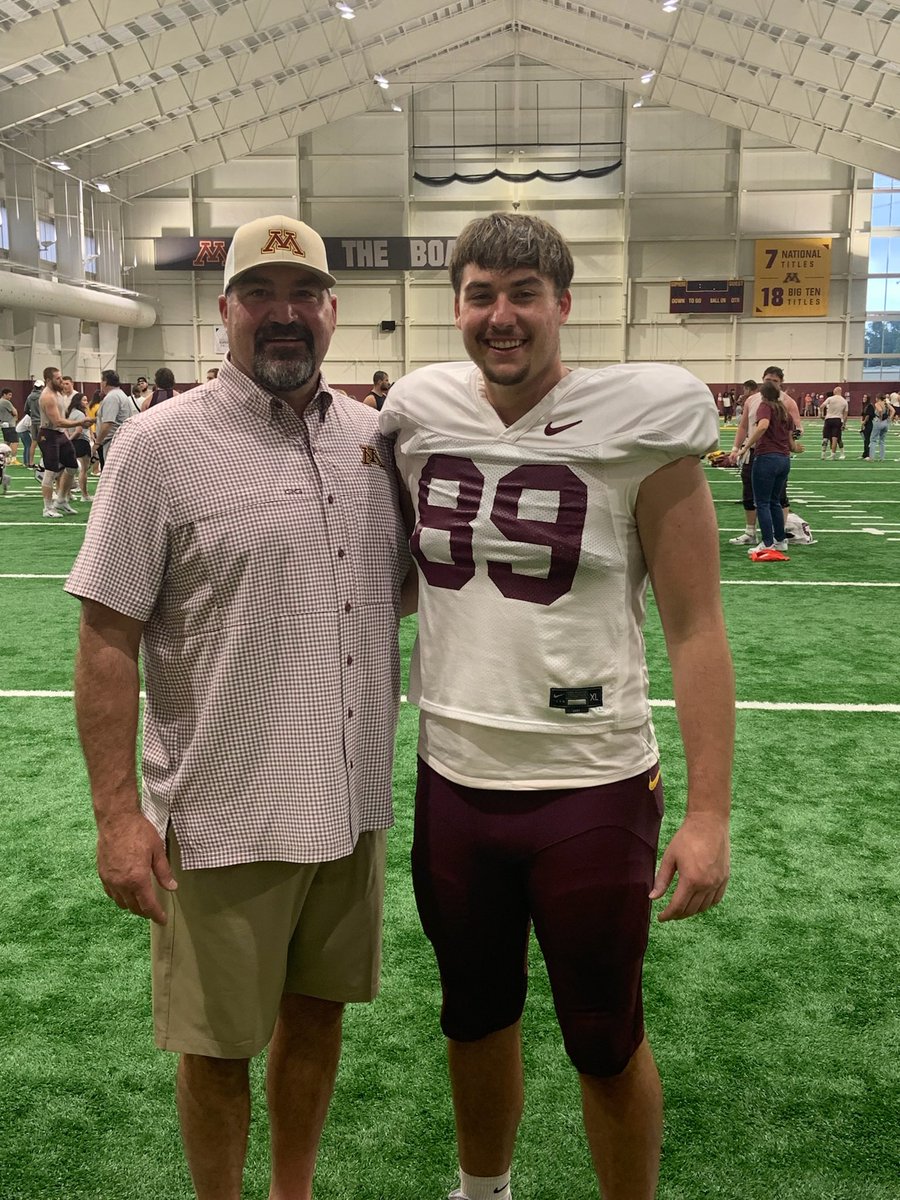 nathanjones_88's tweet photo. Glad to see my family at our Fan Day practice on Saturday! RTB!! @Coach_Fleck @JayJones_83 @MrsJones_42 https://t.co/AWA32jNjfU