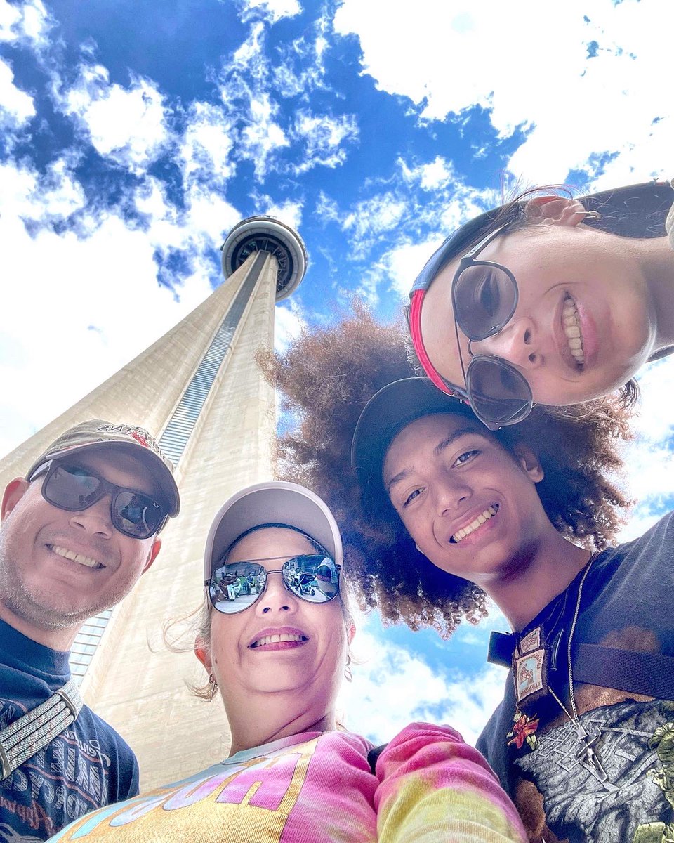 AnaPatty's tweet photo. You're never high enough 🏙 #cntower #toronto #on #canada #high #city #makingmemories #family #funtime https://t.co/pmgnwVGUVT
